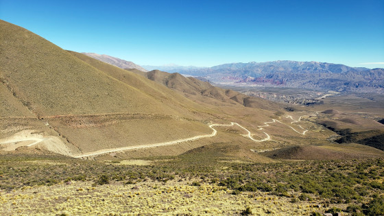 road to Hornocal's Cerro de 14 Colores