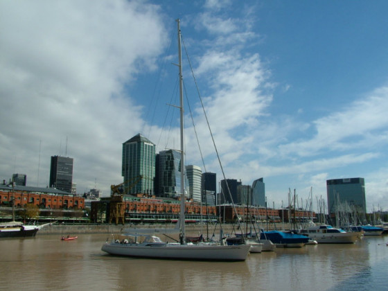 100 ft yacht in Puerto Madero